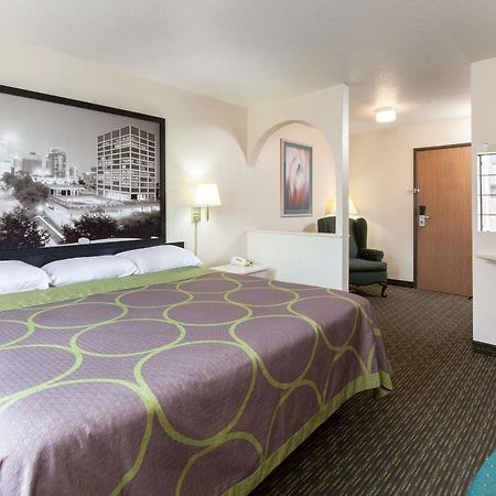 מלון Super 8 By Wyndham Tulsa/Downtown/East מראה חיצוני תמונה