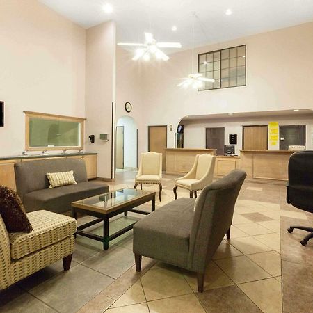מלון Super 8 By Wyndham Tulsa/Downtown/East מראה חיצוני תמונה