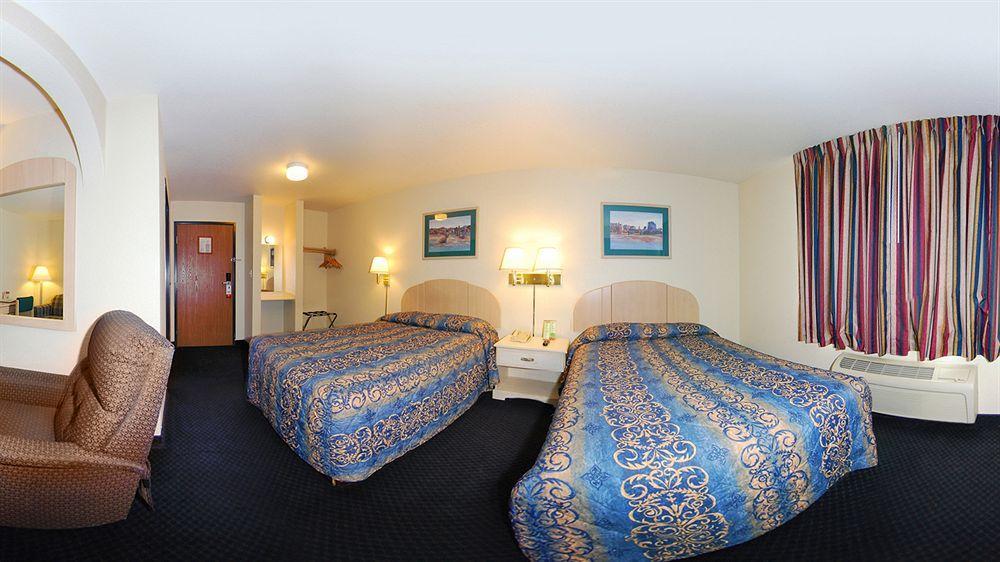 מלון Super 8 By Wyndham Tulsa/Downtown/East מראה חיצוני תמונה