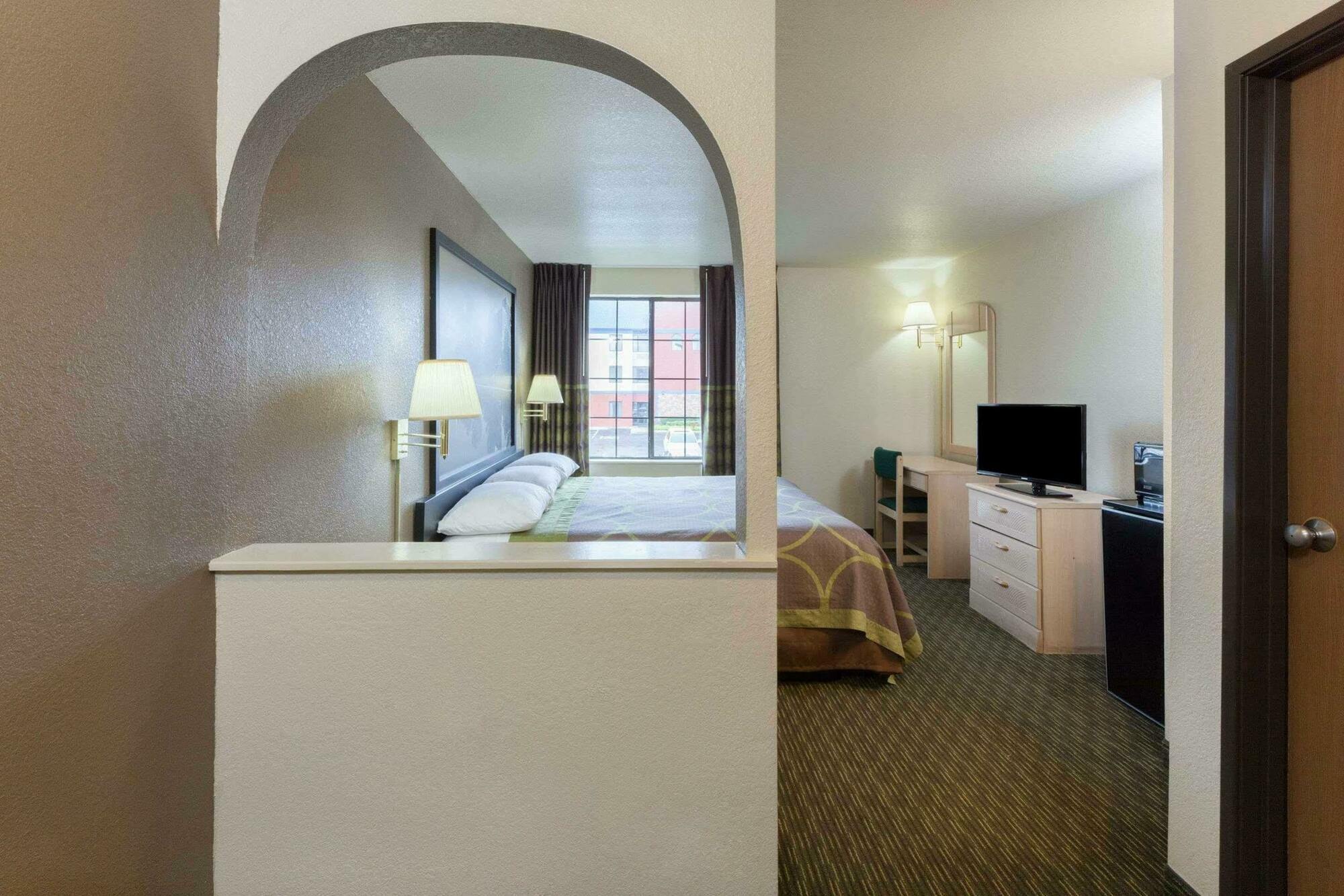 מלון Super 8 By Wyndham Tulsa/Downtown/East מראה חיצוני תמונה